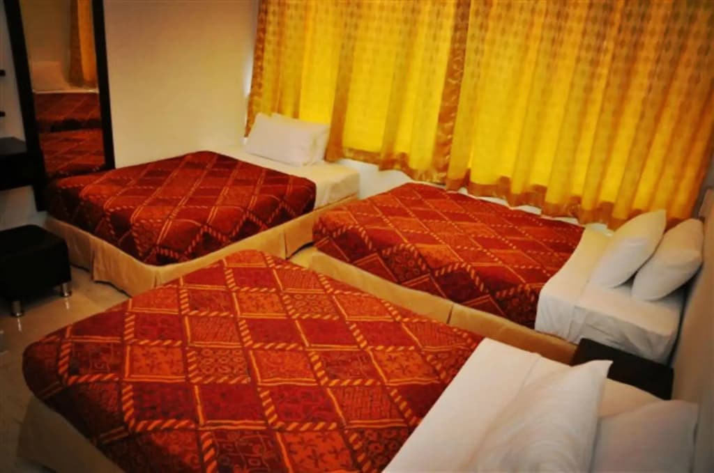 Old Budget Hotel - photo 1