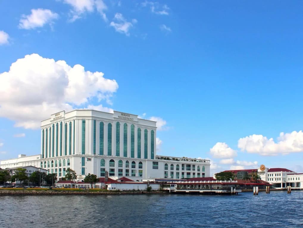 Berjaya Waterfront Hotel - photo 1