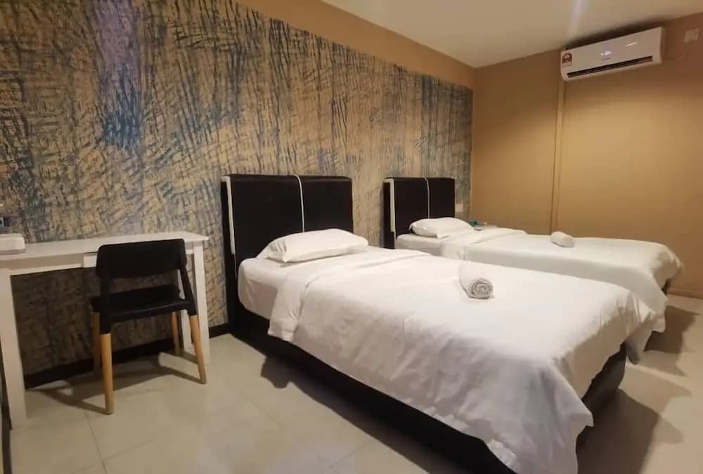 OYO HOME 90667 Chen Room Bs - photo 4