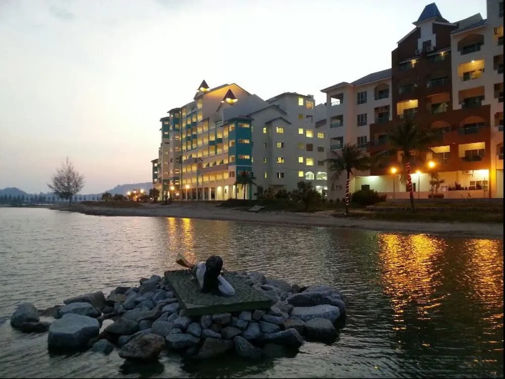 Marina Island Apartment - photo 18
