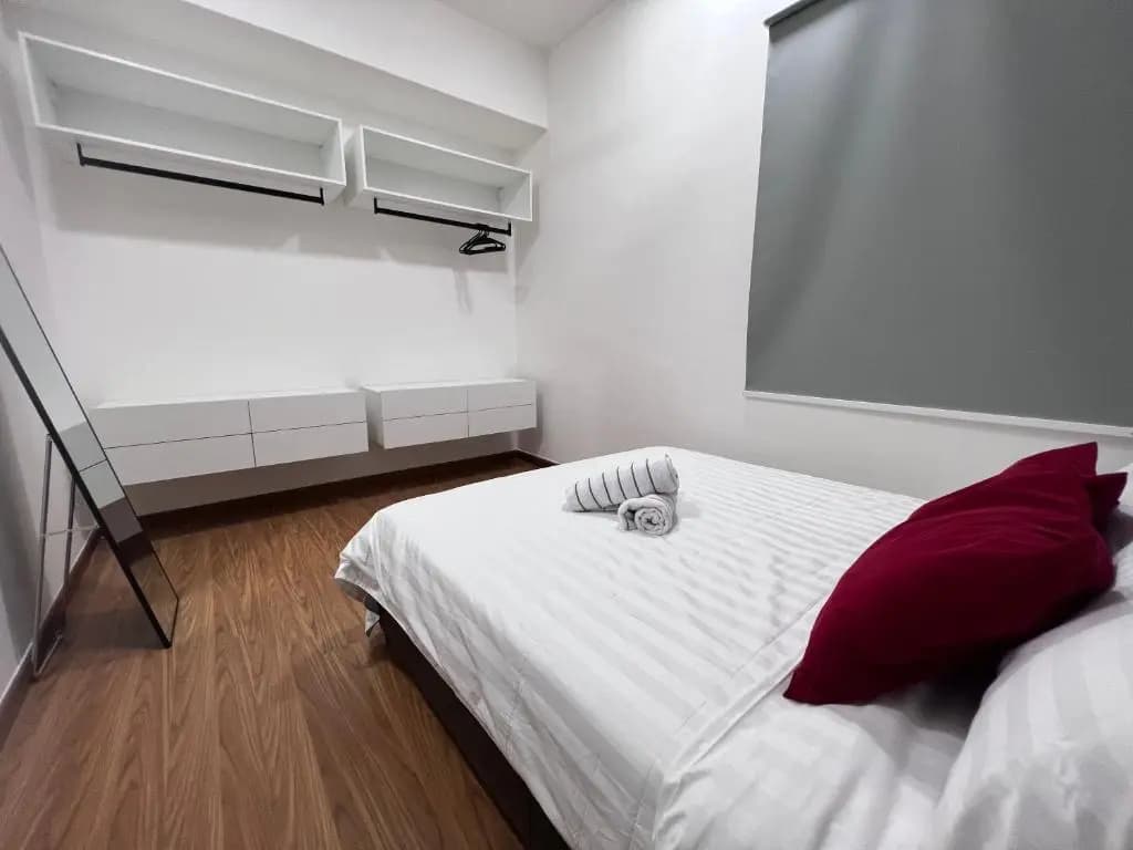 Contemporary & Stylish Suite#Georgetown#Sky Pool#2 BR, Living Room with Double Bed - photo 3