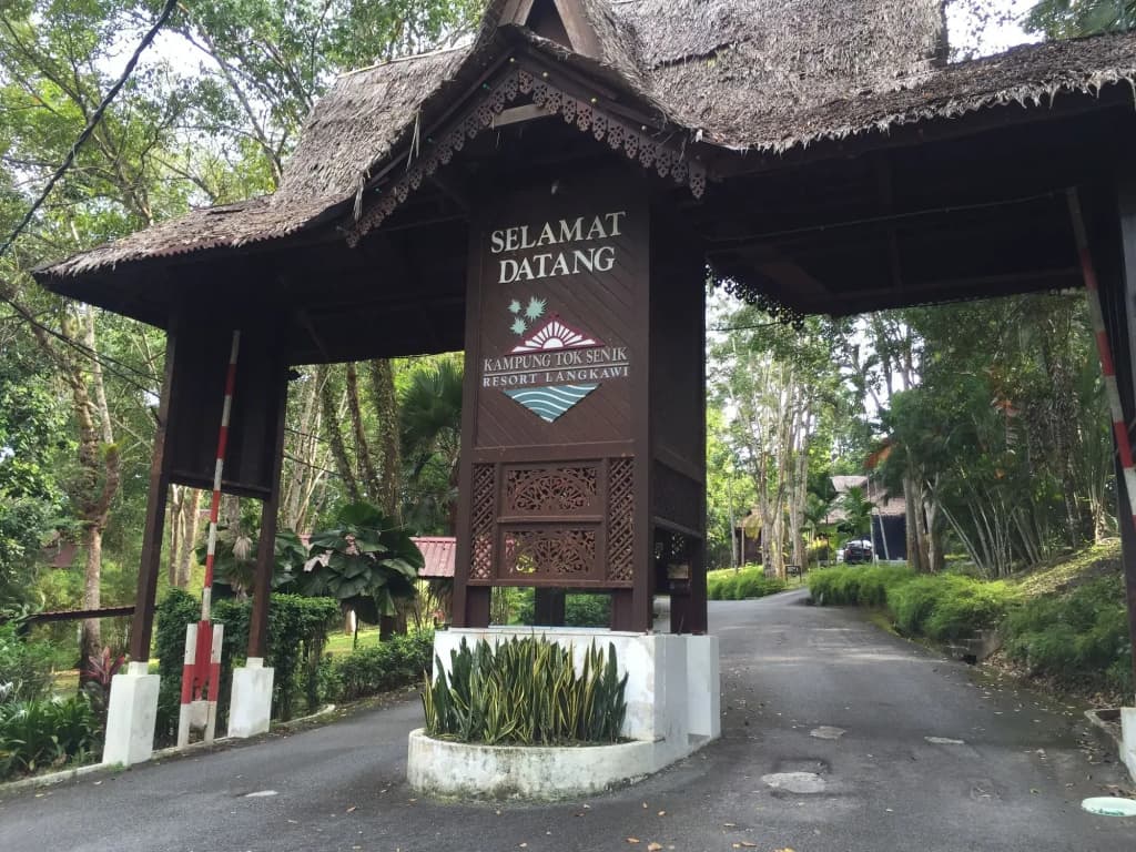 Kampung Tok Senik Hotel - photo 1