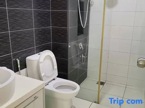 Paradigm Mall Platino Apartment 2BR 2FREE By Natol - photo 3