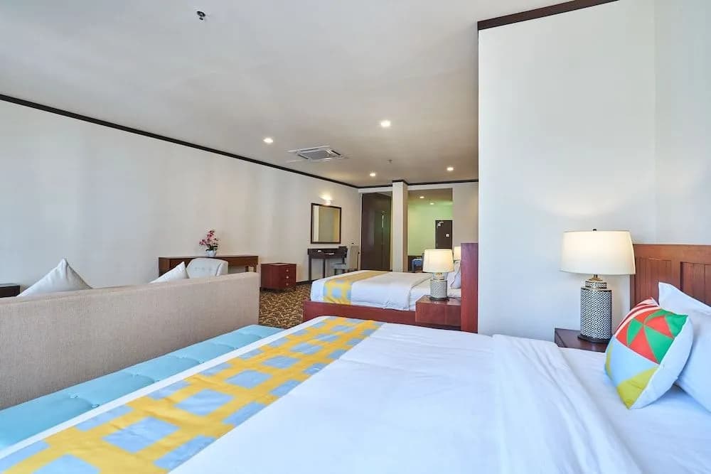 OYO Home 89378 The Platinum Suites - photo 2