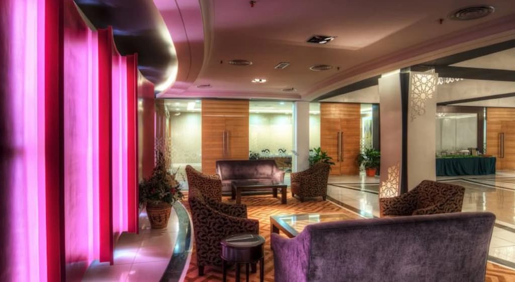 Raia Hotel Kota Kinabalu - photo 2