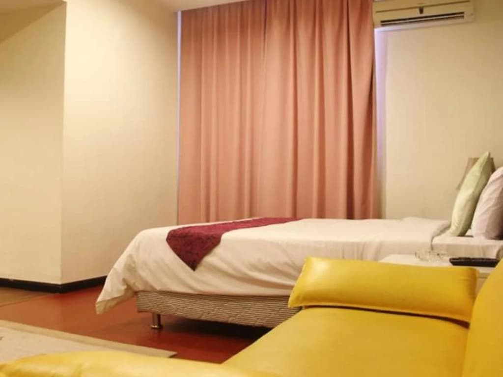 Prince Hotel - photo 7
