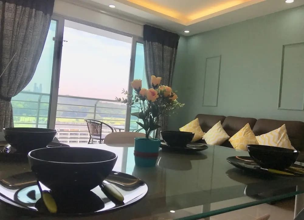 One South Garden Apartment - photo 3