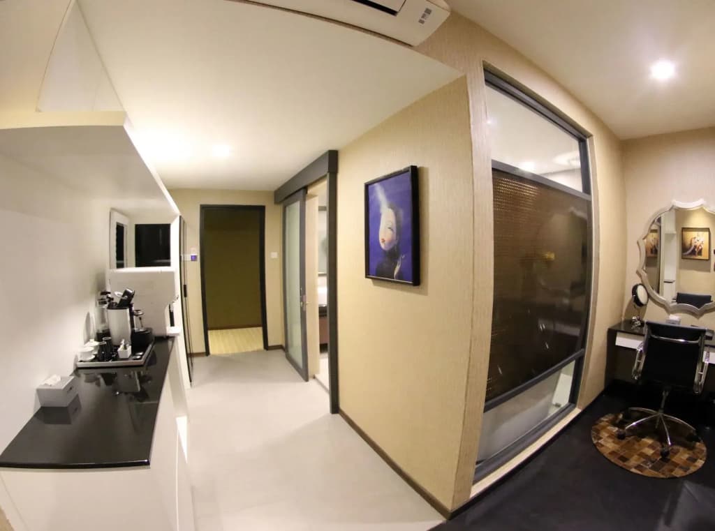 Bedrock Hotel - photo 5