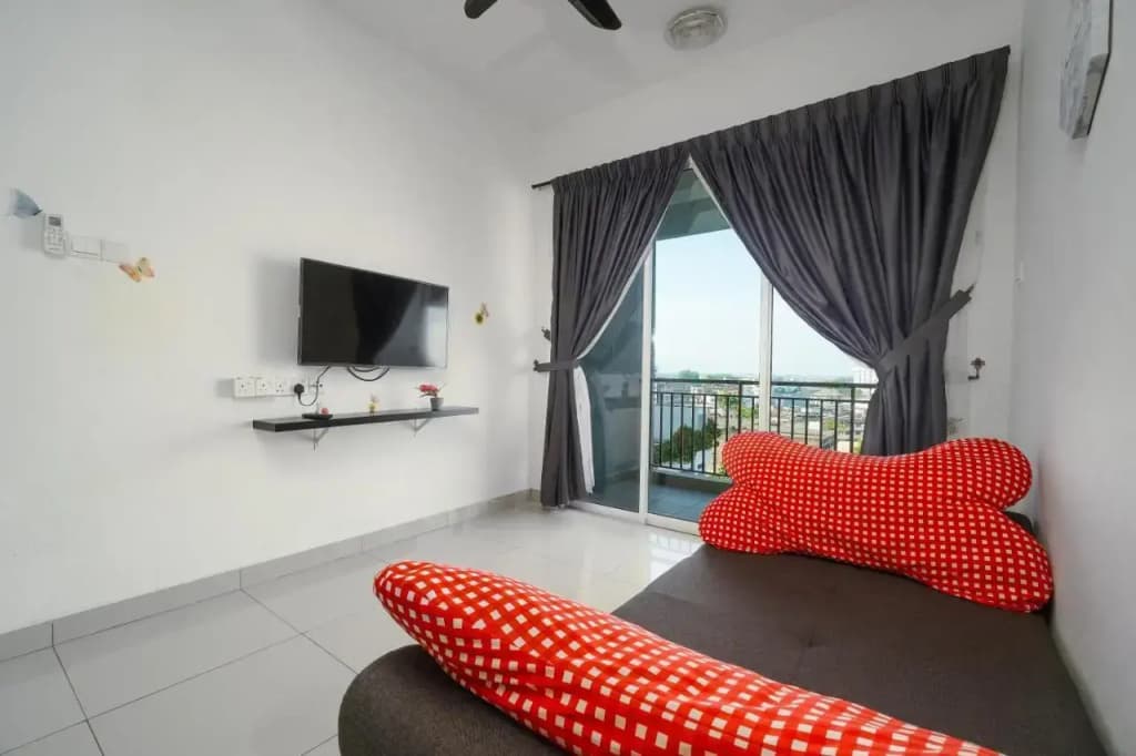 Lovely 2Br Majestic Condo 6 Pax Pool View - photo 2