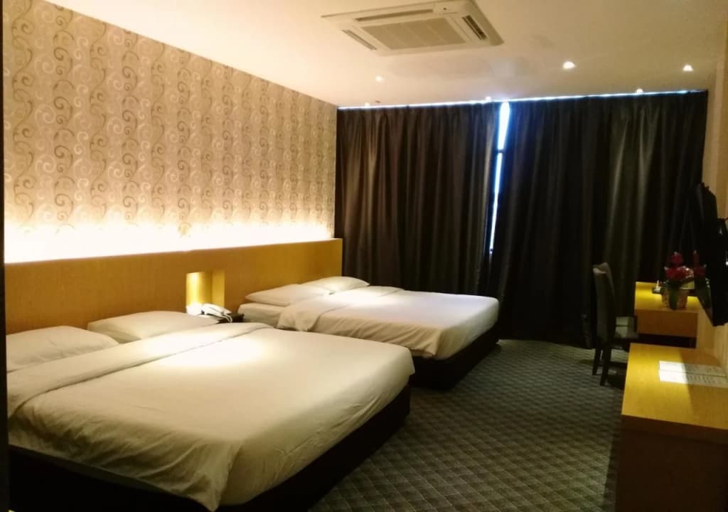 Grand Ct Hotel - photo 5