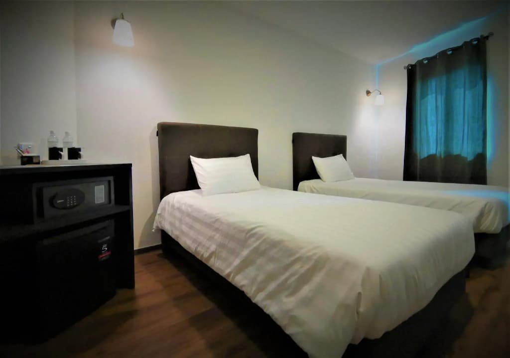 Hotel Longhouse - photo 3