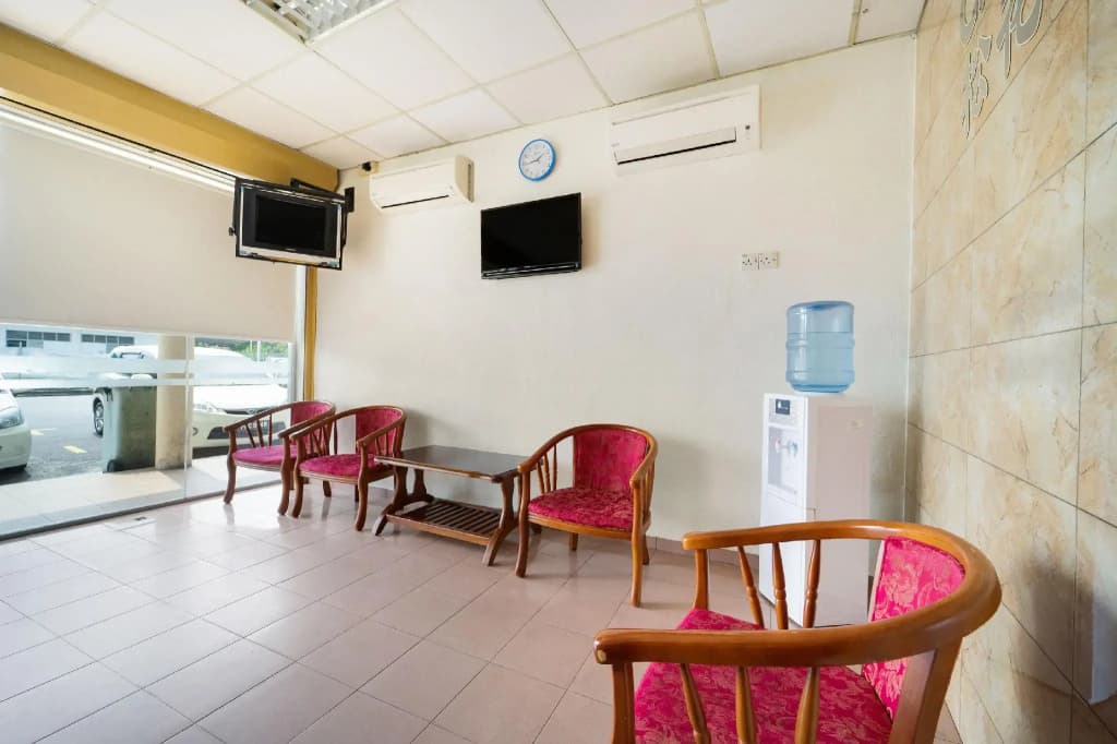 OYO 89461 CP Hotel - photo 16