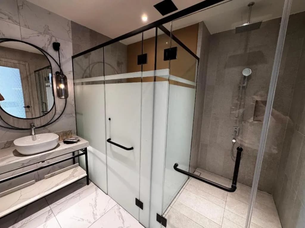 Fifth Avenue Hotel - photo 8
