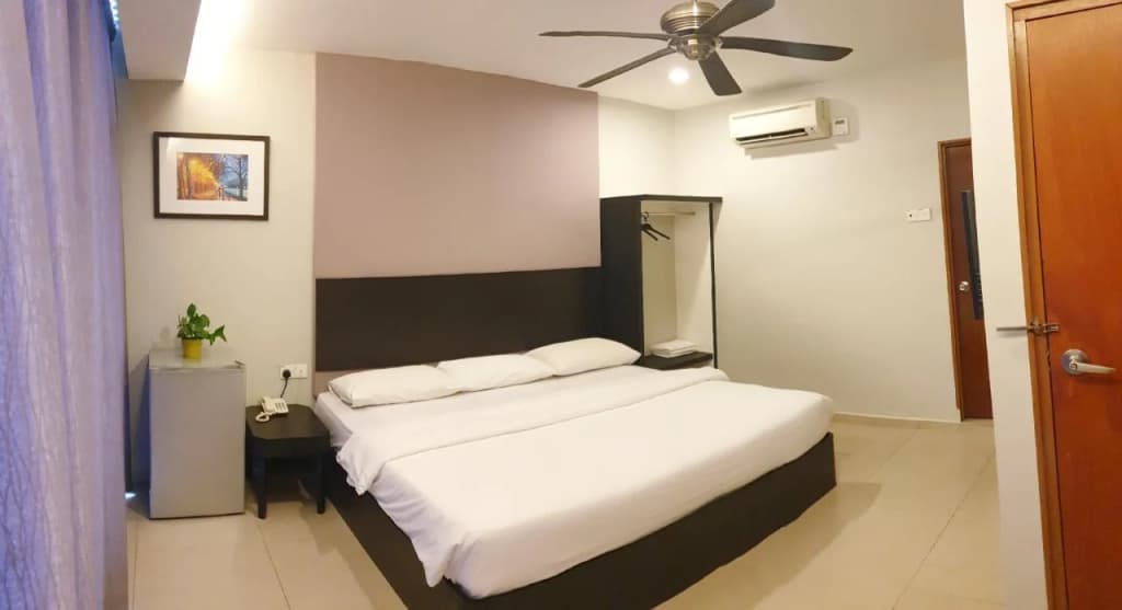 Golden Court Hotel - photo 19