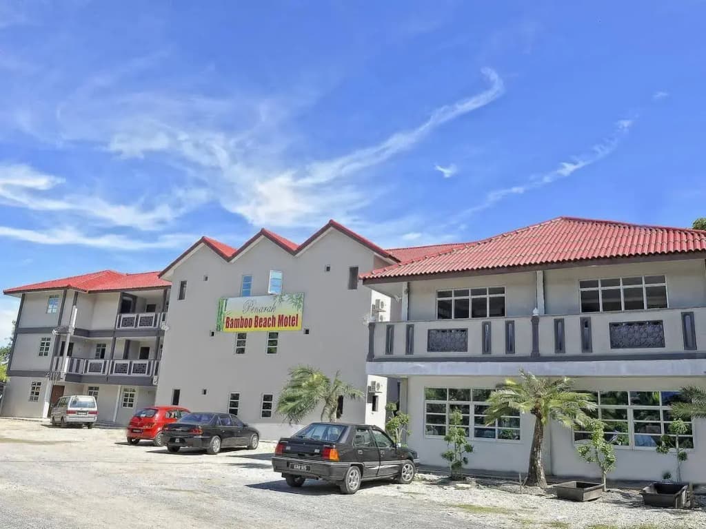 Penarak Bamboo Beach Motel - photo 1
