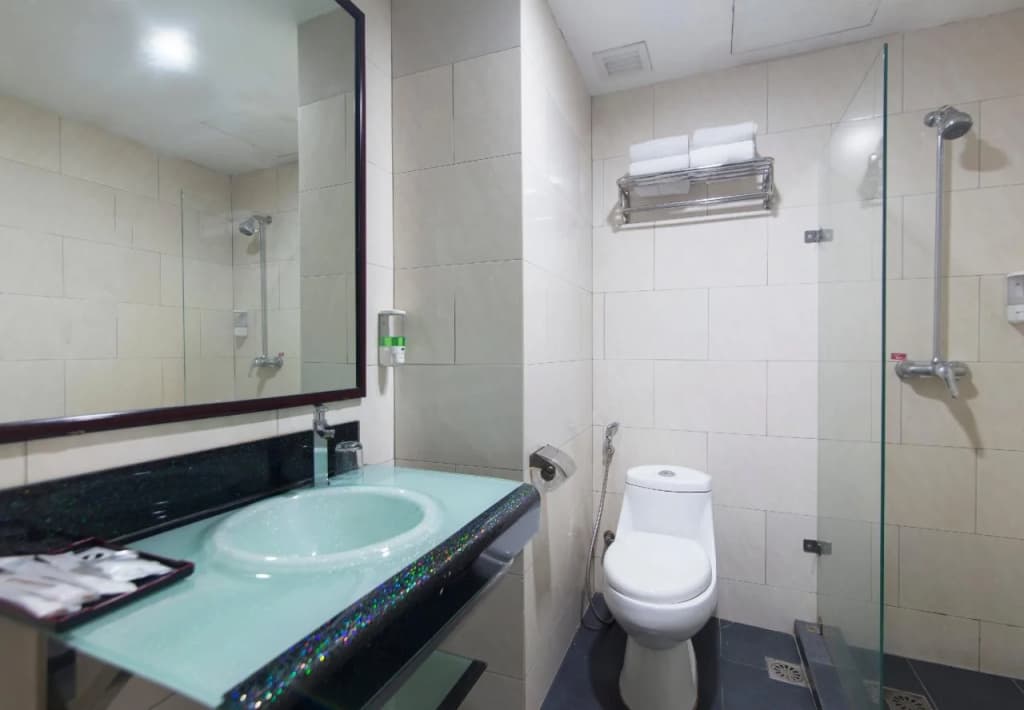 OYO Capital O 89357 Unicorn Hotel - photo 7