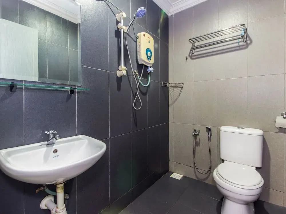 Super OYO 443 Crystal City Hotel - photo 8