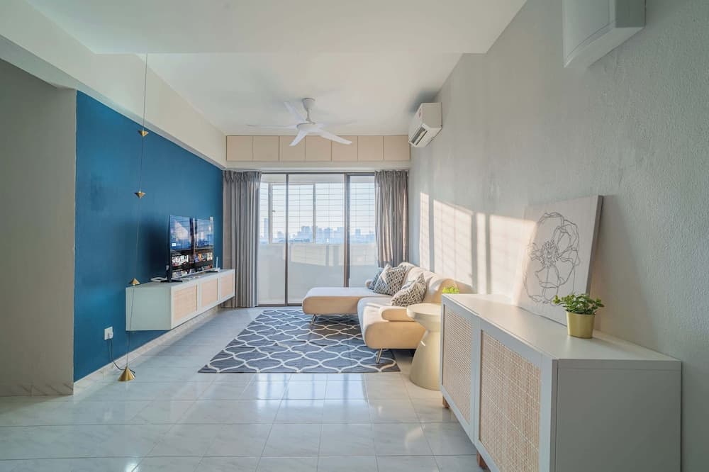 Stylish 3BR Stay Near Gurney Drive, Free Parking - photo 13