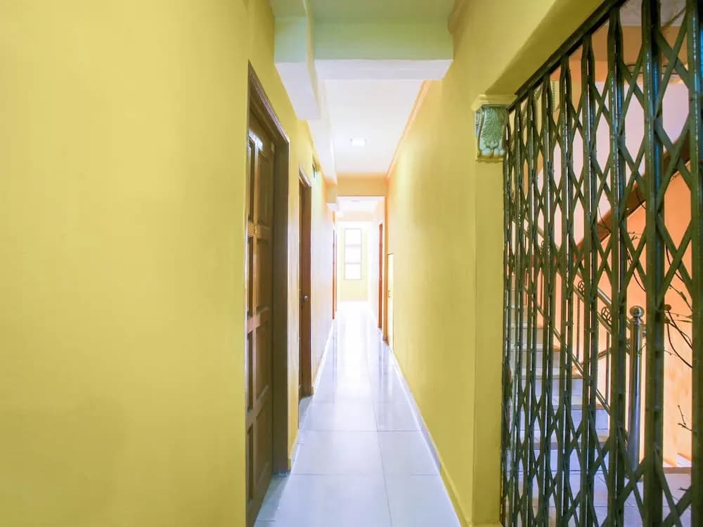 OYO 89406 Lucky Budget Hotel - photo 12