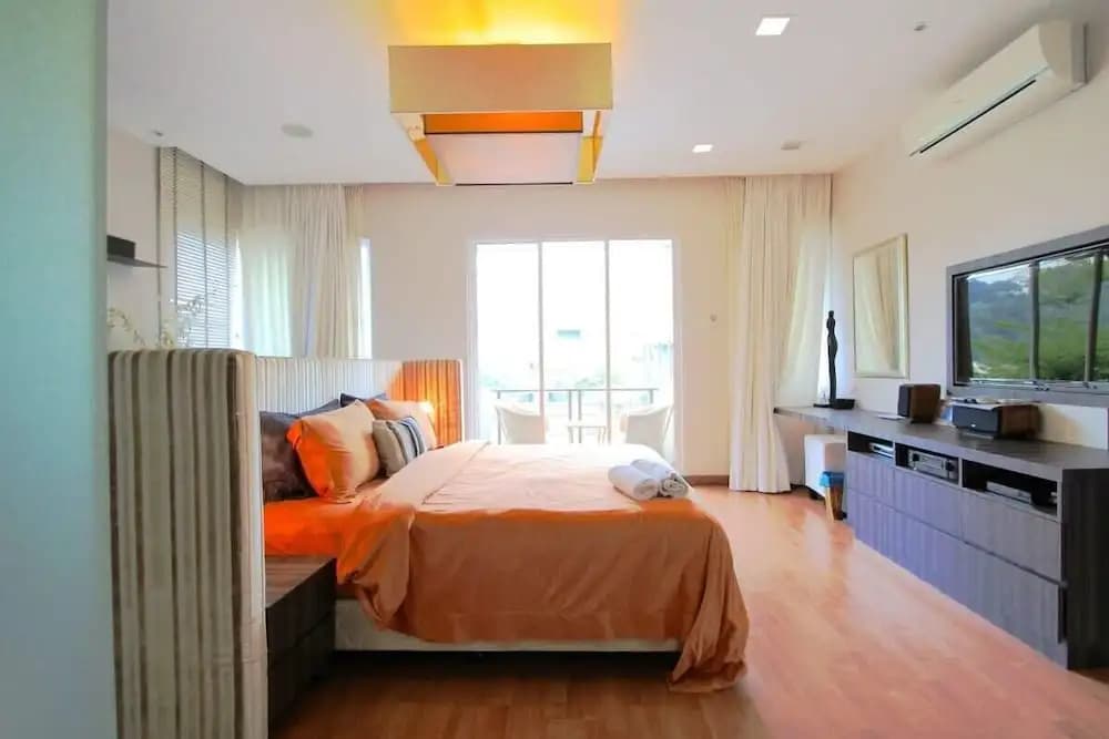 Chic 4BR Oasis With Gazebo, Your Dream Getaway - photo 5