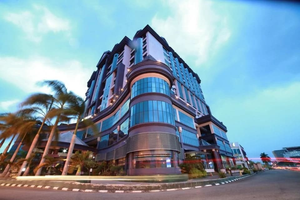 New Pacific Hotel - photo 1