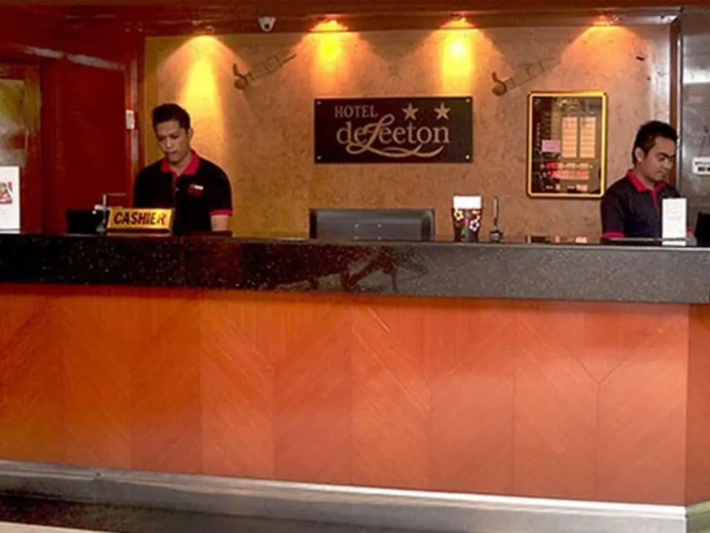 Hotel DeLeeton - photo 19