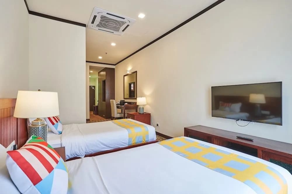 OYO Home 89377 The Platinum Suites - photo 4