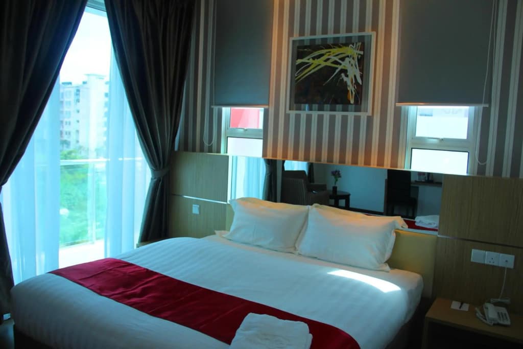 906 Premier Hotel - photo 3