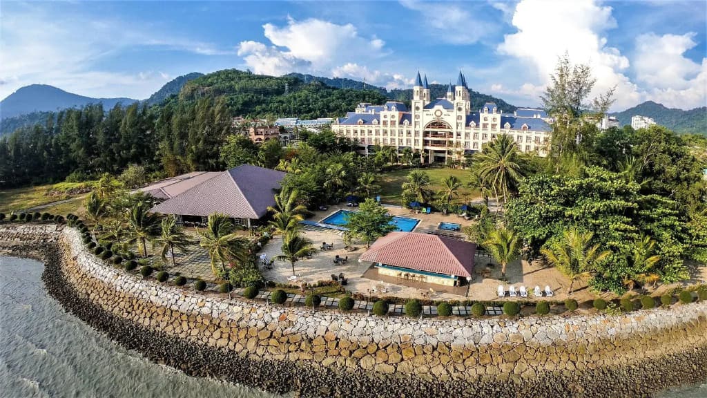 Bella Vista Waterfront Resort - photo 17