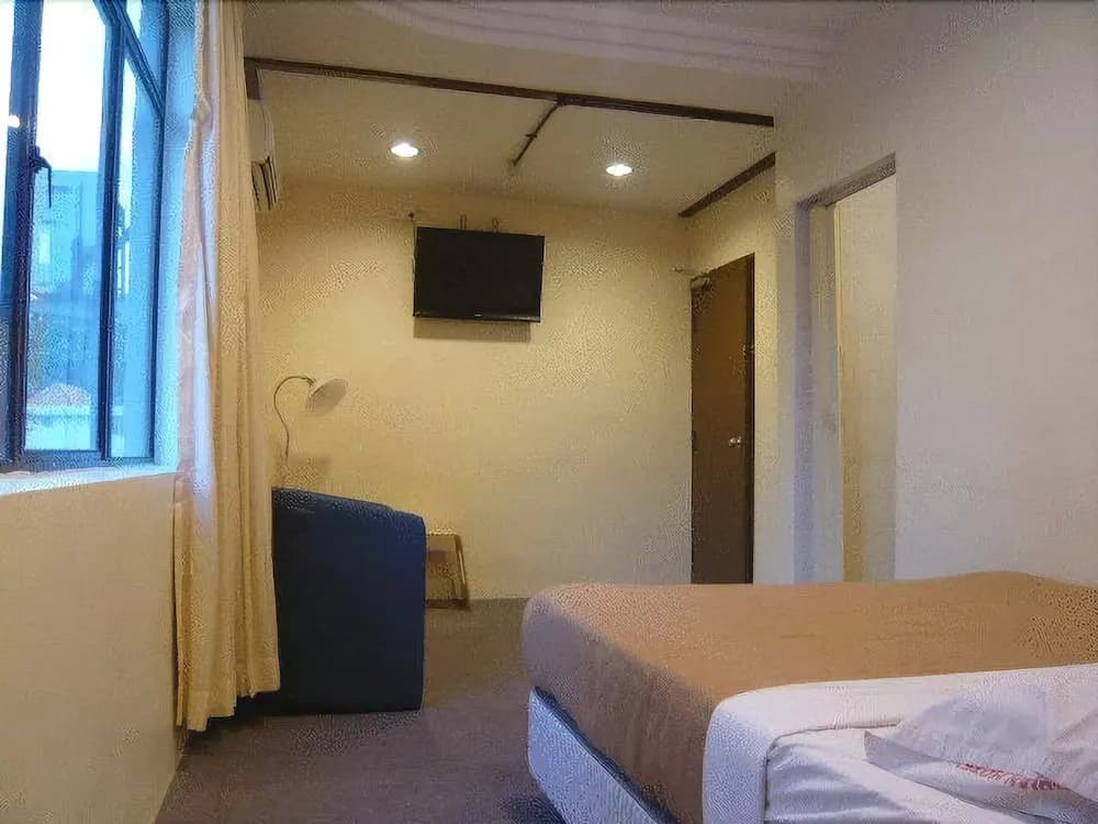 Accordian Hotel - photo 5