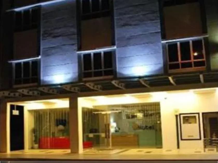Coastline Hotel - photo 7