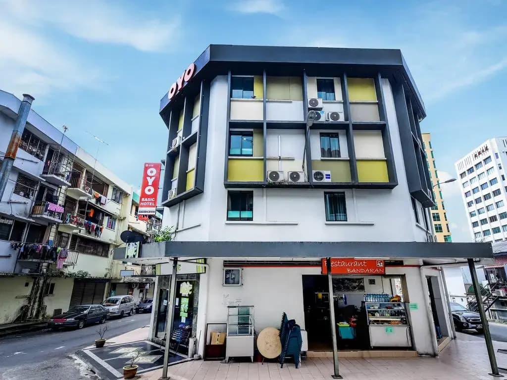 OYO 228 Basic Hotel - photo 1