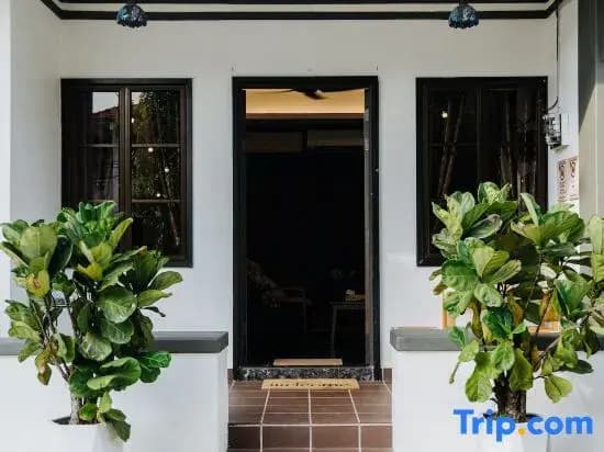 Gurney Drive 4 Rooms Landed Villa - photo 2