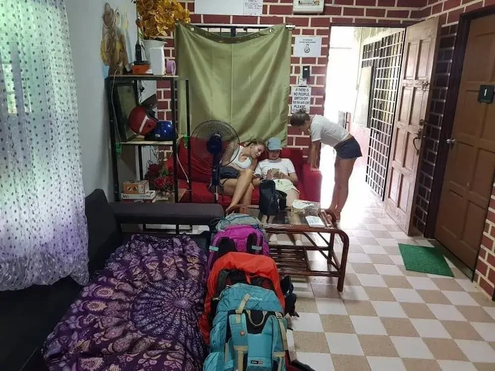 BOBI's Cafe Backpackers Hostel - photo 18