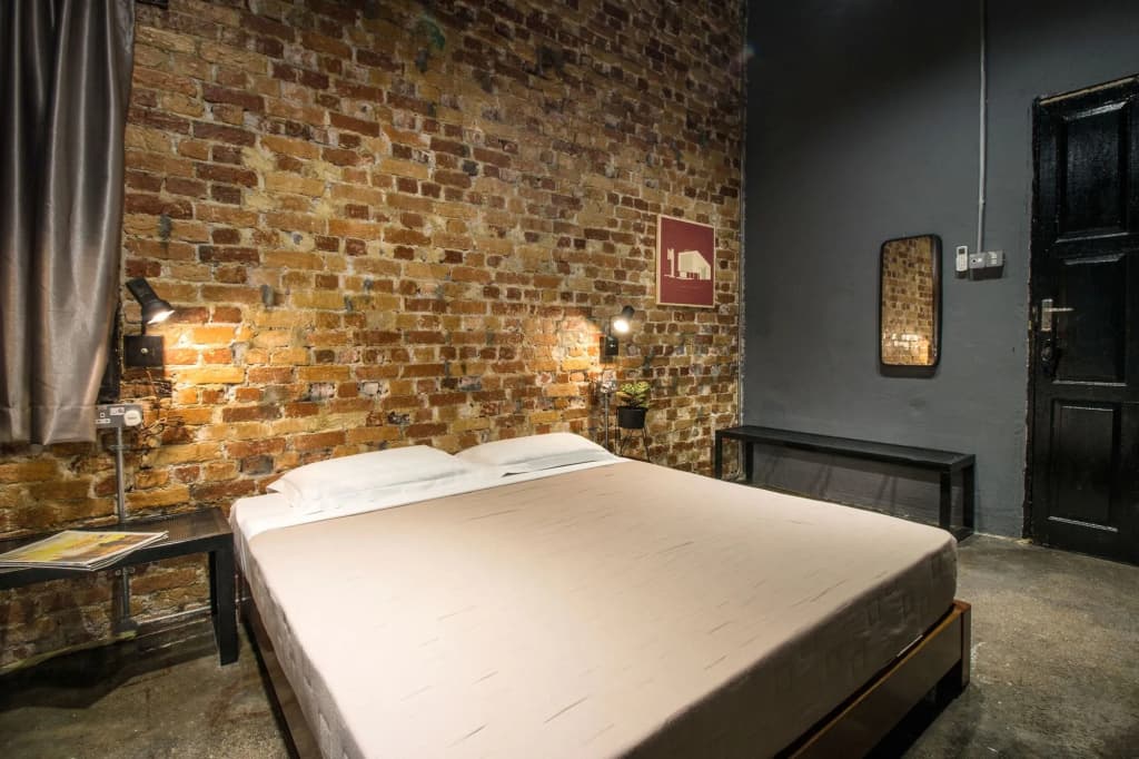 The Brownstone Hostel & Space - photo 4