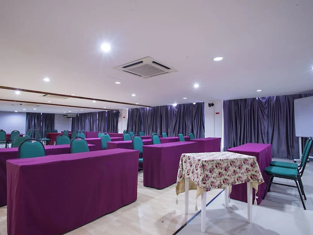 KK Hotel Kajang by OYO - photo 14