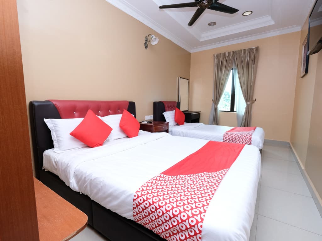 Swing & Pillows @ Ayuni Hotel, Bangi Selangor - photo 3