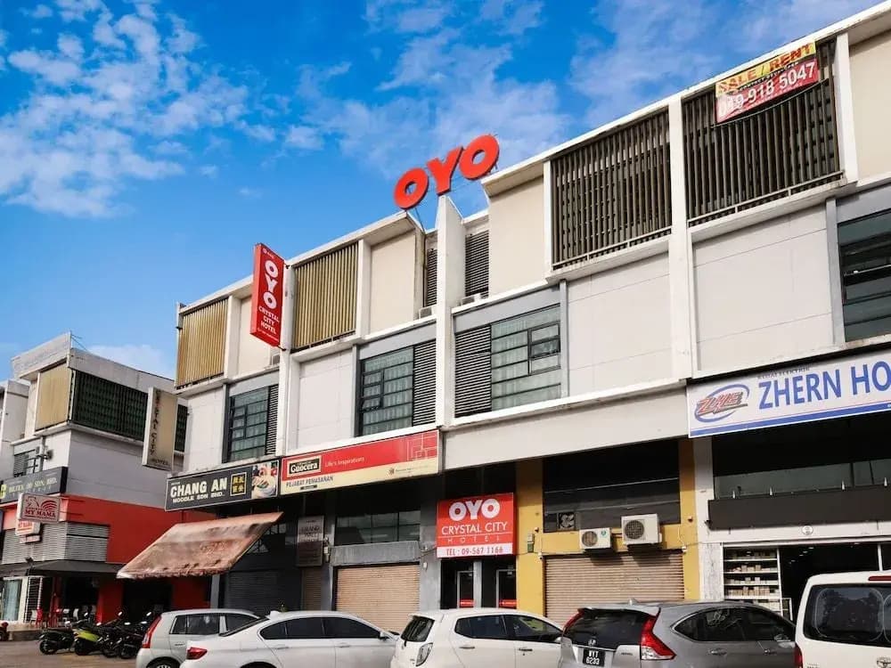 Super OYO 443 Crystal City Hotel - main photo