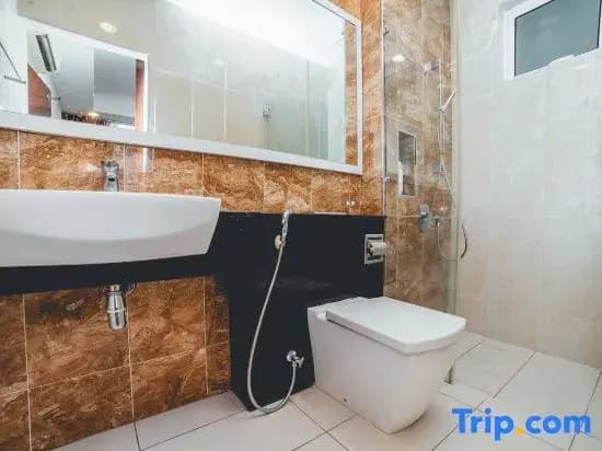 Paragon Residence Sleek Stay 2BR 4pax - photo 2