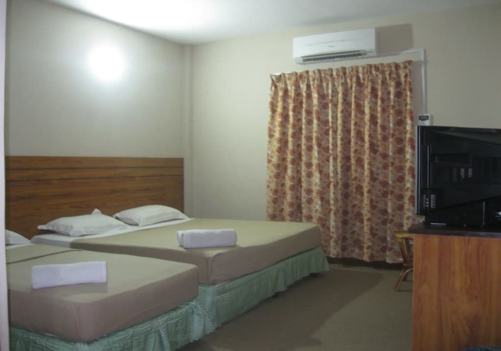 Baron Waterfront Hotel - photo 2