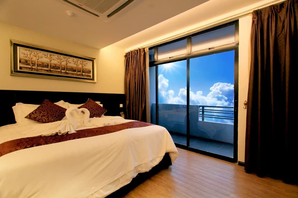 J Suites Hotel - photo 7