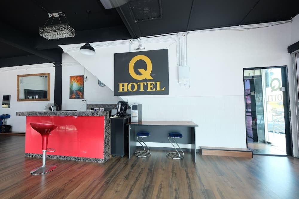 OYO 1104 Q Hotel - photo 9