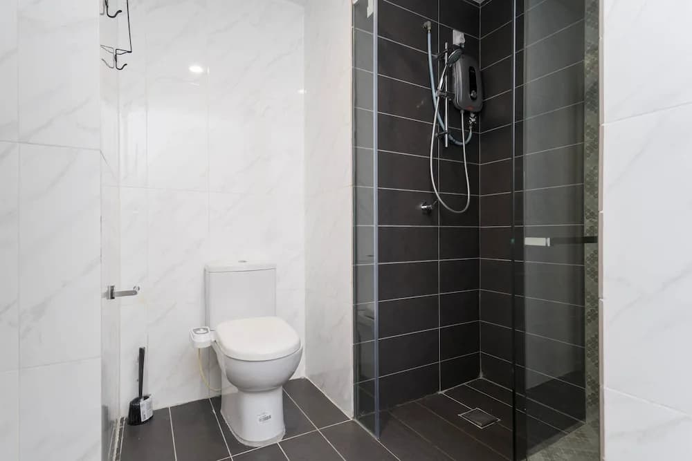 OYO Home 44050 Essential Studio Empire Marriot - photo 5