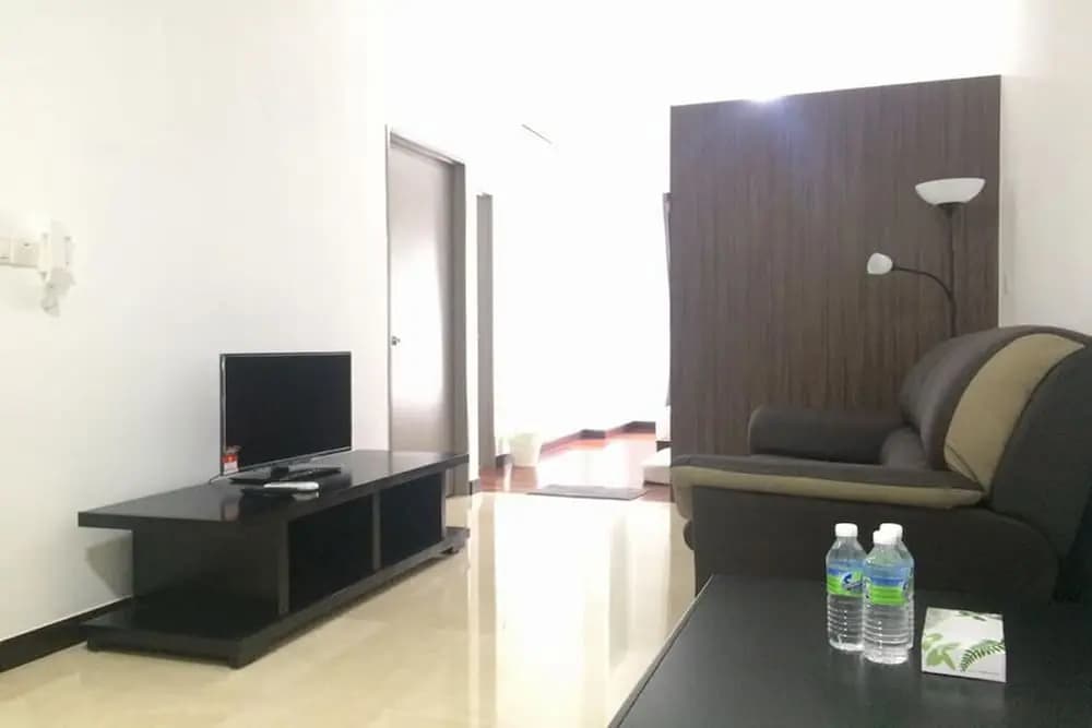 Vinz at Silverscape Luxury Residence - photo 3
