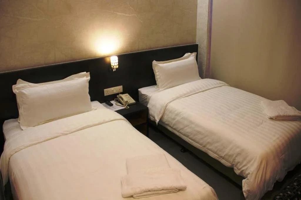 906 Hotel Kota Laksamana - photo 11
