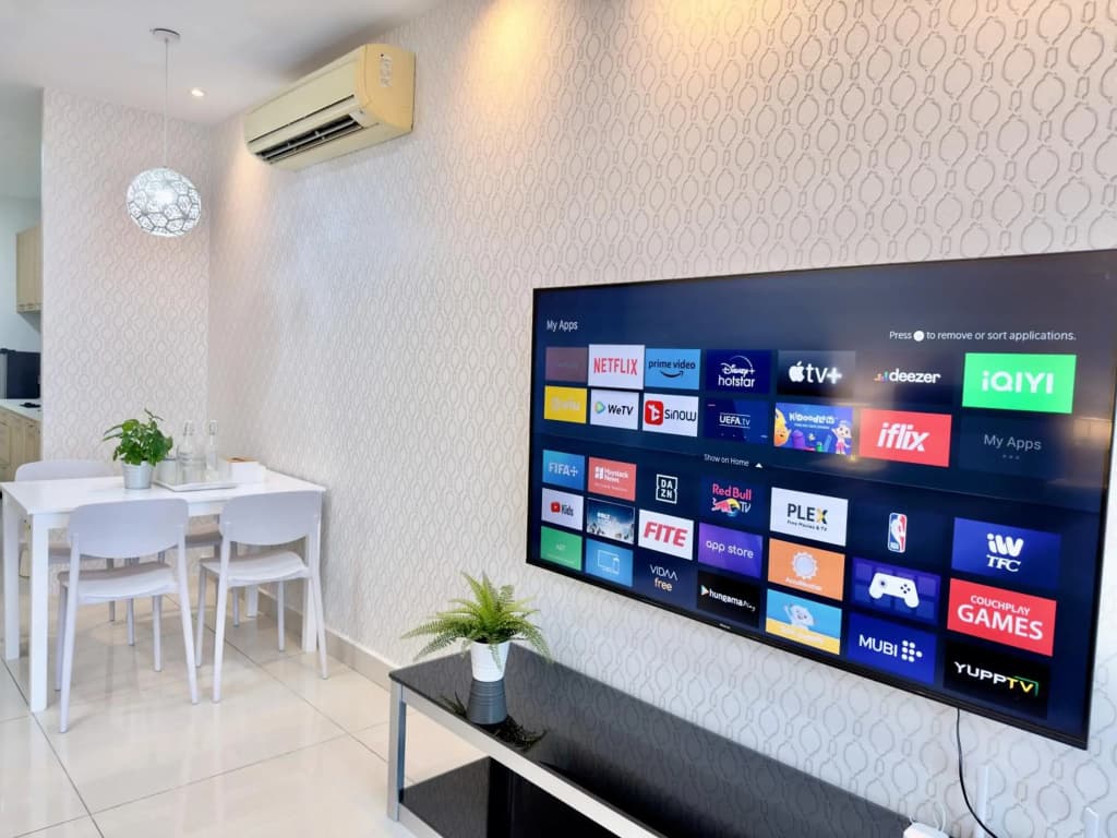 KSL City Mall 4-6pax Netflix｜Smart TV 55inch - photo 2