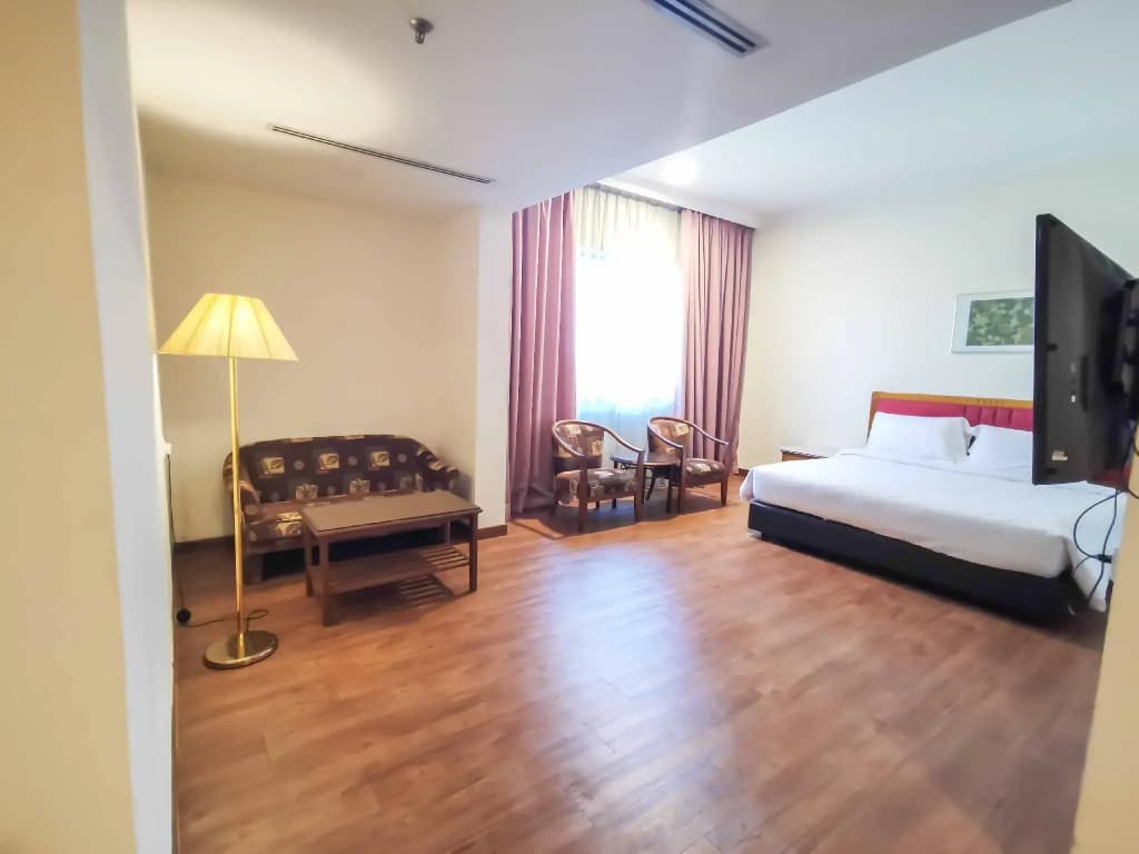 Crystal Crown Hotel Harbour View - photo 4