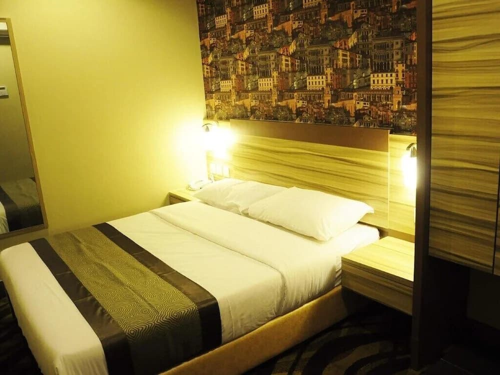 Victory City Hotel Crystal Bay - photo 18