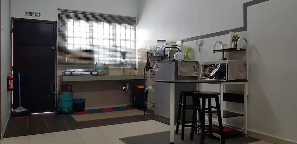 Fahaz Lumut Homestay - photo 14