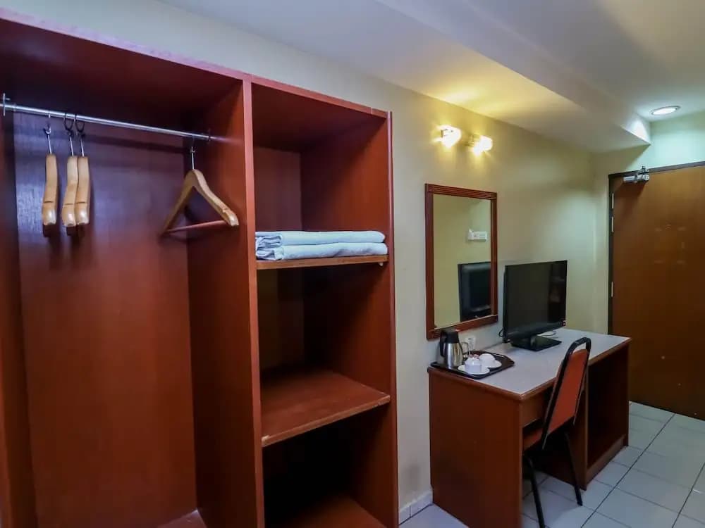 Super Oyo 447 Comfort Hotel Meru - photo 3